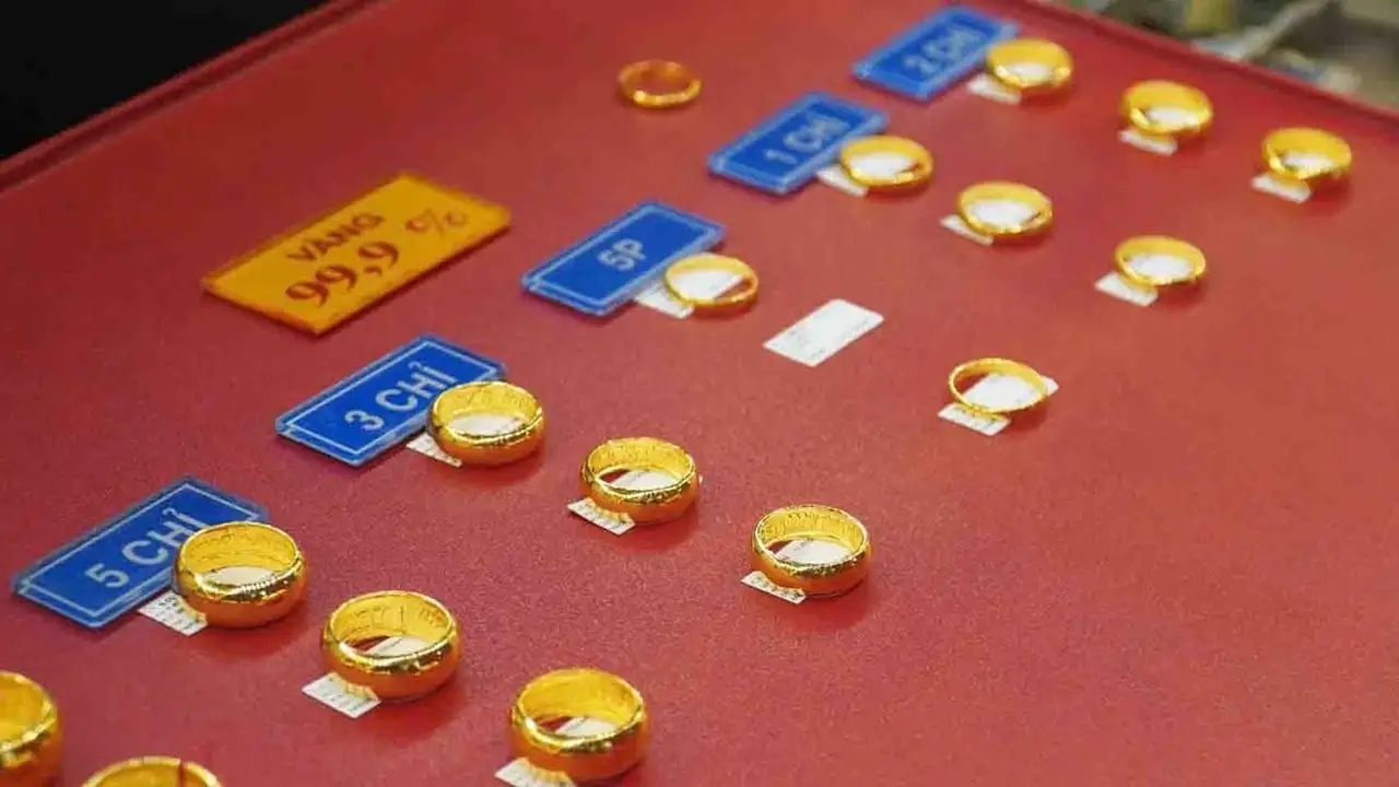 81 مليون دونغ.. تراجع مفاجئ في أسعار الذهب وخواتم شركة SJC بأسواق فيتنام